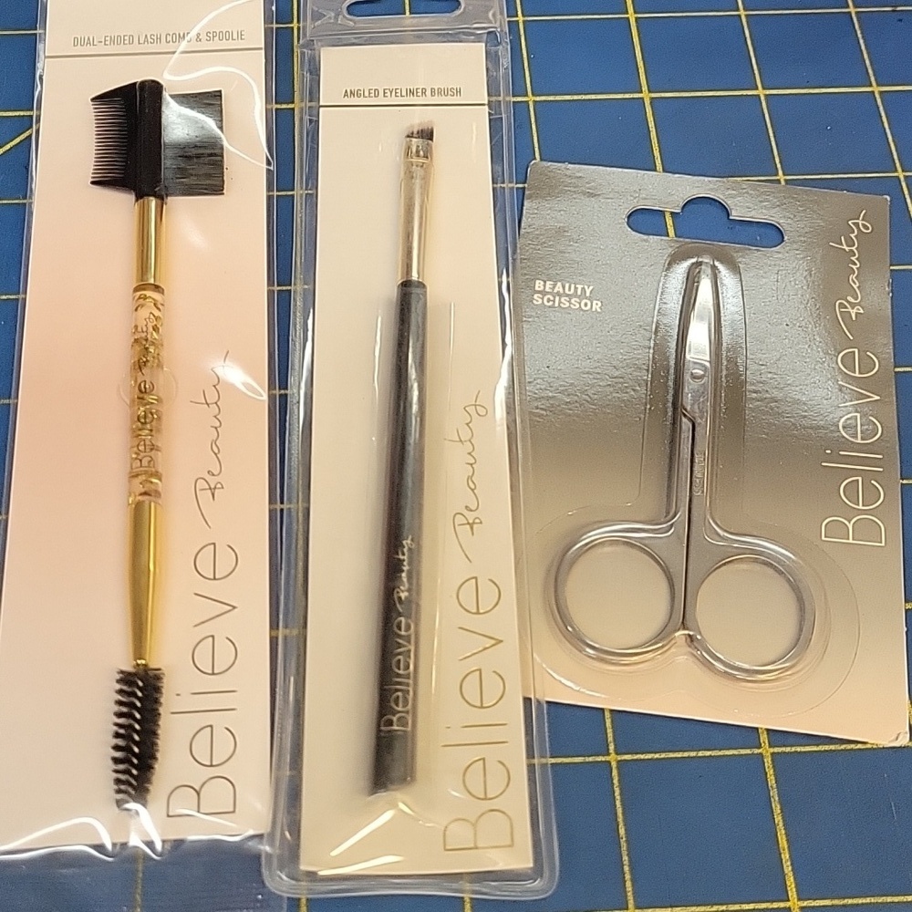 Believe Beauty Makeup Brush Set of 2 & Scissors New In Package
